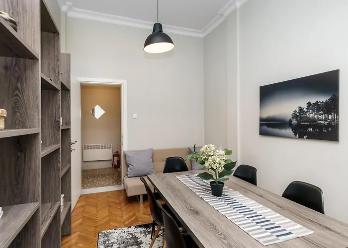 C.4 Red Rose #colony_central_apartment Daire